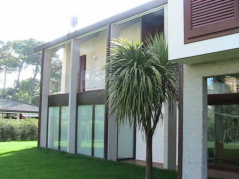 Serramenti in bronzo per villa - Lignano (Udine)